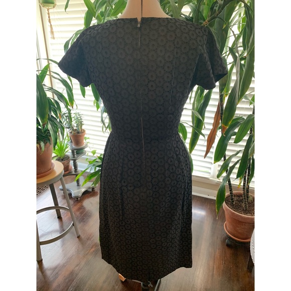 Black eyelet vintage cocktail dress with waist bow - Picture 2 of 4